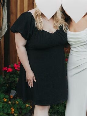 Black Short Puff Sleeve Dress with Sweetheart Neck